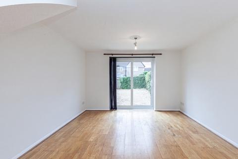 2 bedroom end of terrace house to rent, Spruce Drive, Bicester