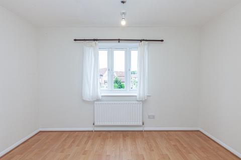 2 bedroom end of terrace house to rent, Spruce Drive, Bicester