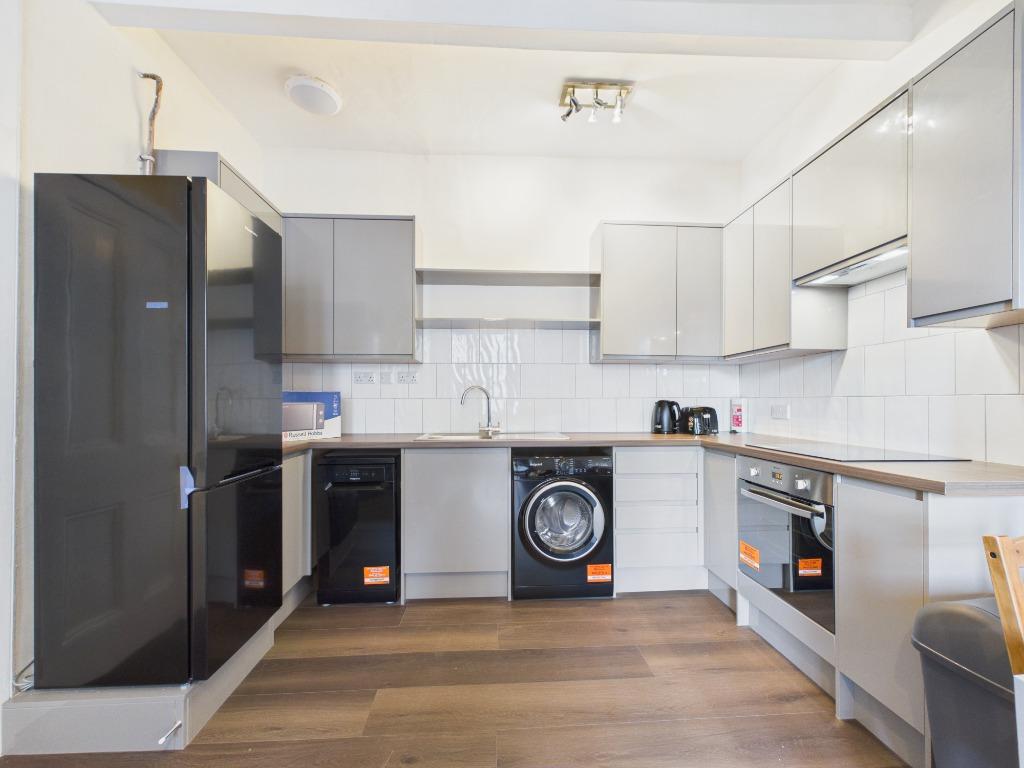 Apartment in Edinburgh, Lorne, Leith Central - View 2
