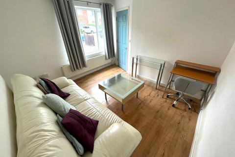 3 bedroom end of terrace house to rent, Manton Crescent, Lenton Abbey, Nottingham NG9