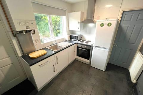 3 bedroom end of terrace house to rent, Manton Crescent, Lenton Abbey, Nottingham NG9