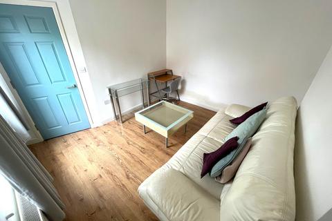 3 bedroom end of terrace house to rent, Manton Crescent, Lenton Abbey, Nottingham NG9