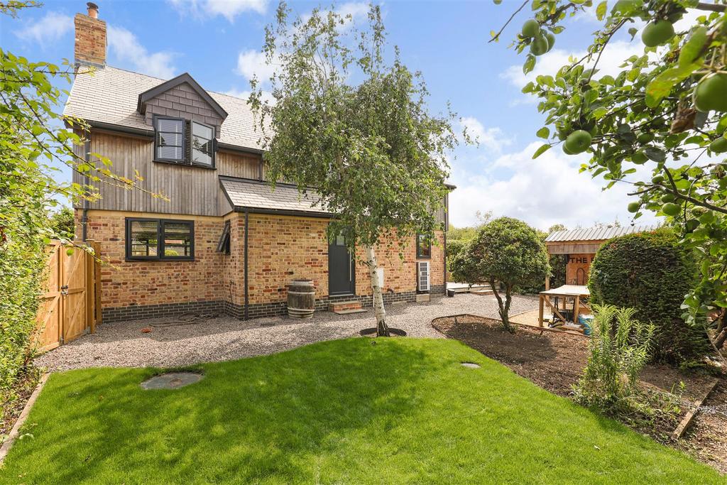 Detached house exterior, garden