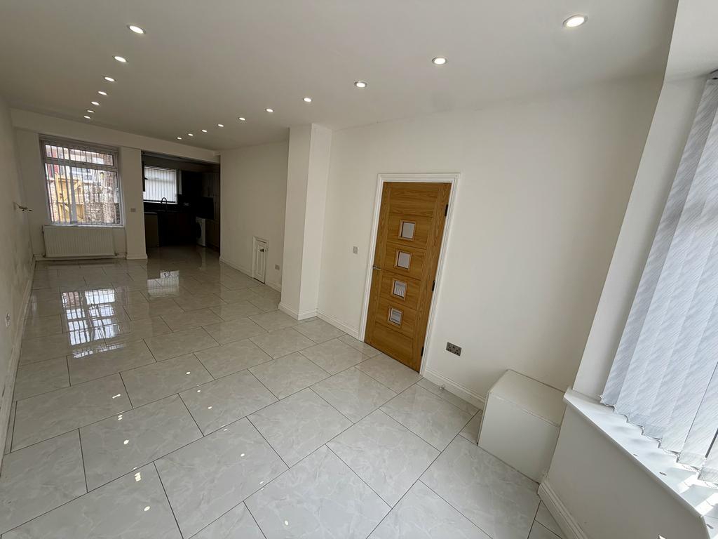 Kensington Street, Manchester, M14 - View 2