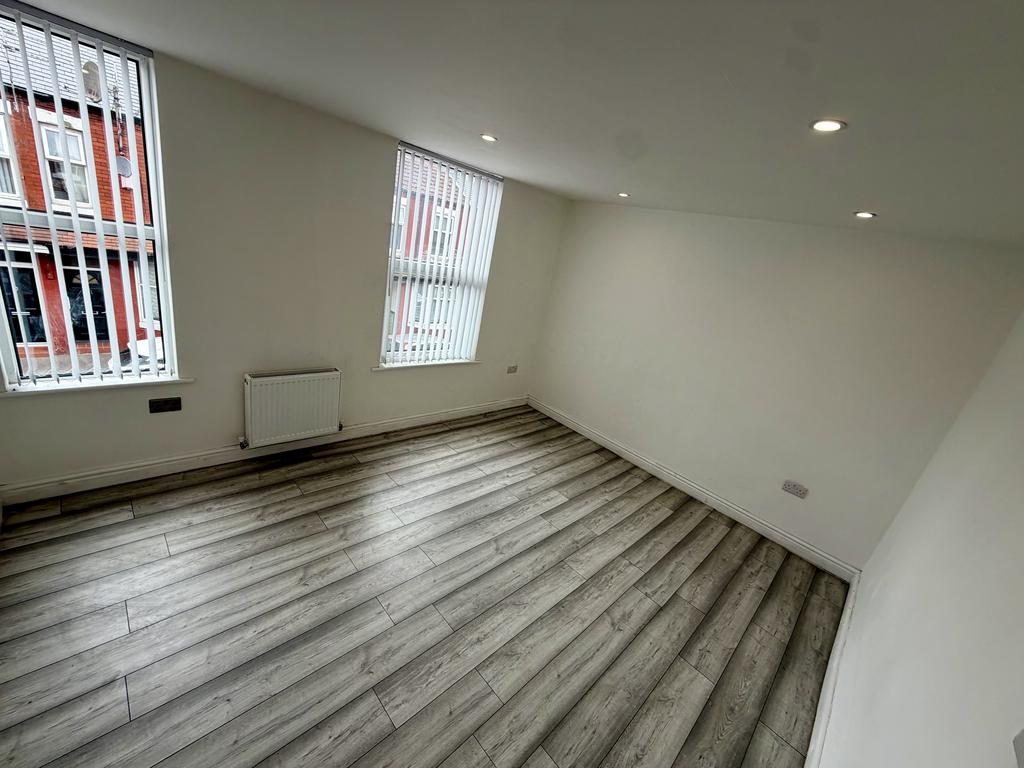 Kensington Street, Manchester, M14 - More