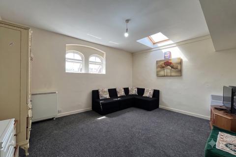 1 bedroom flat for sale, Waynes Court, John Street, Luton, Bedfordshire, LU1 2JE