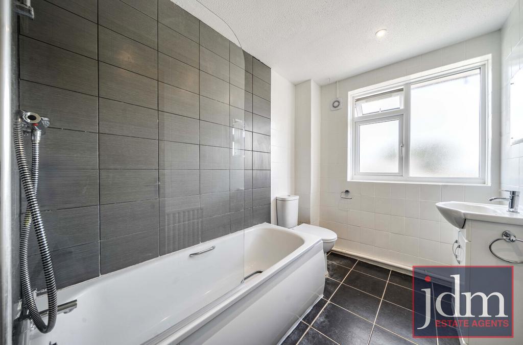 House in London, Locksbottom - View 2