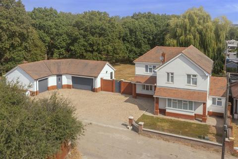 4 bedroom detached house for sale, Goldsmith Drive, Rayleigh SS6