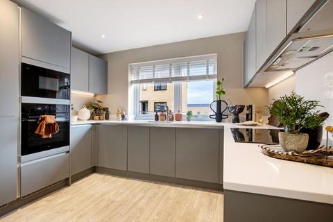 3 bedroom semi-detached house for sale, at Kingsley Park, Billericay CM12