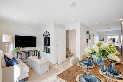 3 bedroom semi-detached house for sale, at Kingsley Park, Billericay CM12