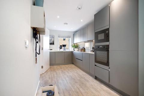 3 bedroom semi-detached house for sale, at Kingsley Park, Billericay CM12