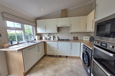2 bedroom park home for sale, Kingsmead Park, Coggeshall Road, Braintree, Essex, CM7