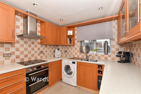 3 bedroom ground floor maisonette for sale, Goldings Court, Ashford TN24