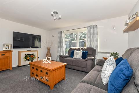 3 bedroom ground floor maisonette for sale, Goldings Court, Ashford TN24