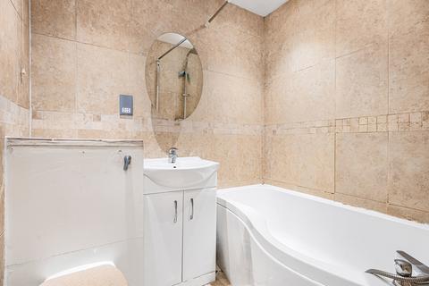 2 bedroom apartment for sale, Benwell Court, Sunbury-on-Thames, Surrey, TW16