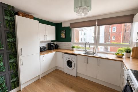 3 bedroom apartment for sale, Longleats Gardens, South Shields, NE33
