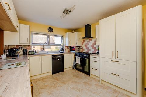 4 bedroom chalet for sale, Sutton Court Drive, Rochford