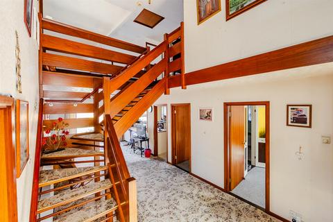 4 bedroom chalet for sale, Sutton Court Drive, Rochford