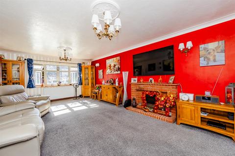 4 bedroom chalet for sale, Sutton Court Drive, Rochford