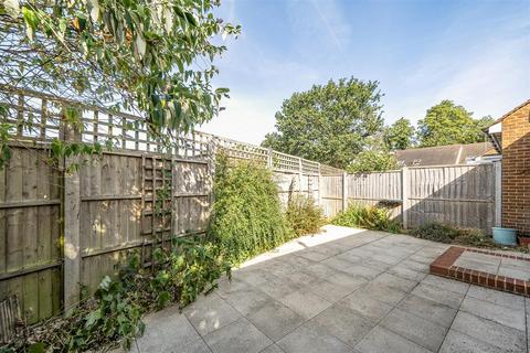 2 bedroom bungalow for sale, Kingston Avenue, East Horsley