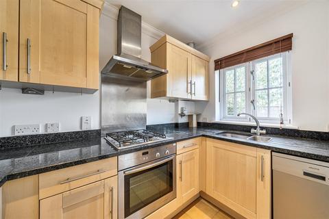2 bedroom bungalow for sale, Kingston Avenue, East Horsley