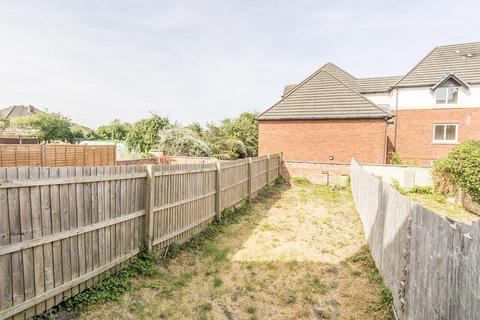2 bedroom terraced house to rent, Sandhurst Street, Oadby, Leicester