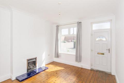 2 bedroom terraced house to rent, Sandhurst Street, Oadby, Leicester