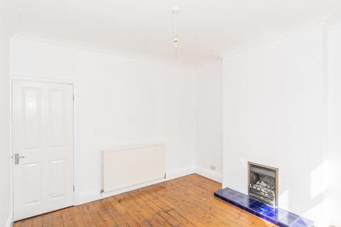 2 bedroom terraced house to rent, Sandhurst Street, Oadby, Leicester