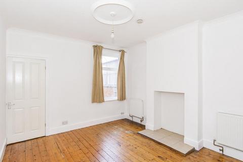 2 bedroom terraced house to rent, Sandhurst Street, Oadby, Leicester