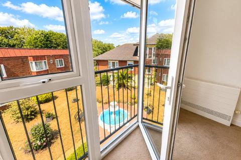 2 bedroom flat for sale, Rollesbrook Gardens, Southampton, Hampshire, SO15