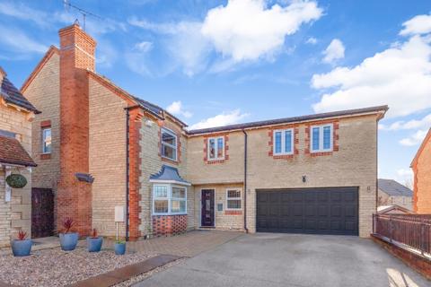 4 bedroom detached house to rent, Sorrel Mead, Bicester