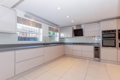 4 bedroom detached house to rent, Sorrel Mead, Bicester