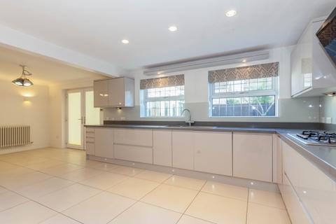 4 bedroom detached house to rent, Sorrel Mead, Bicester