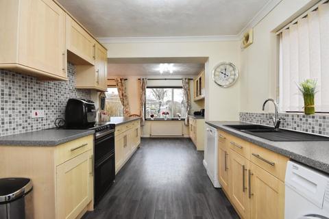 3 bedroom semi-detached house for sale, Hares Chase, Billericay