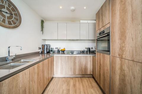 1 bedroom flat for sale, Chiswick High Road, London W4