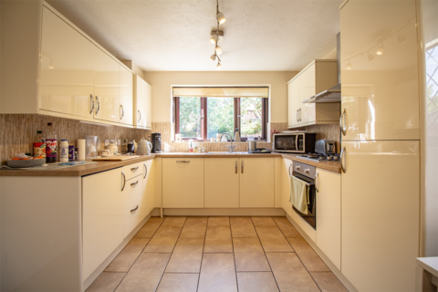 4 bedroom detached house to rent, Lawrence Close, Leicester, LE4