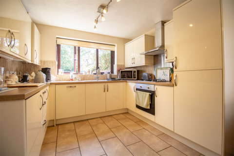 4 bedroom detached house to rent, Lawrence Close, Leicester, LE4