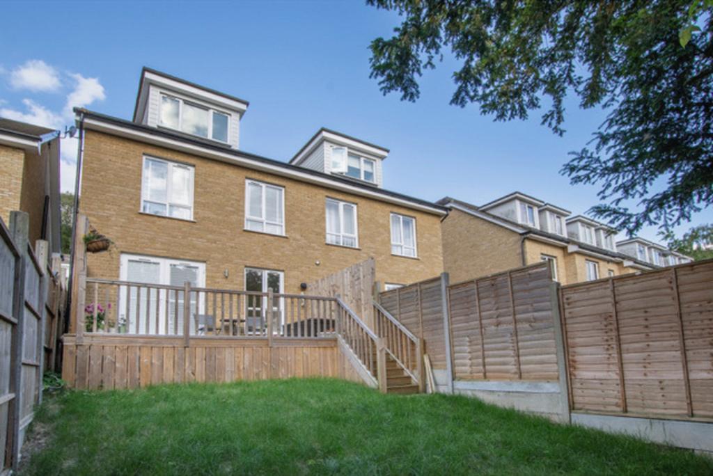Detached house exterior, garden