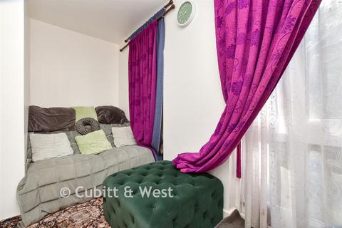 Studio for sale, Spinney Gardens, London SE19