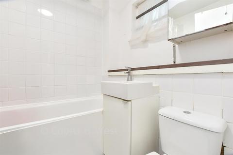 Studio for sale, Spinney Gardens, London SE19