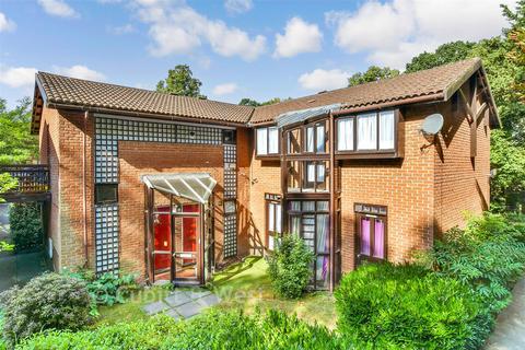 Studio for sale, Spinney Gardens, London SE19