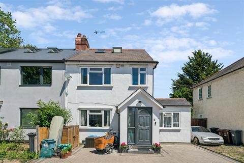 Staveley Gardens, London, W4