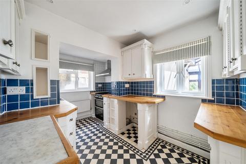 4 bedroom semi-detached house to rent, Thistlebarrow Road, Salisbury SP1