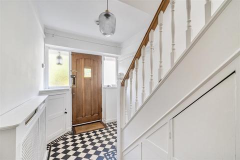 4 bedroom semi-detached house to rent, Thistlebarrow Road, Salisbury SP1