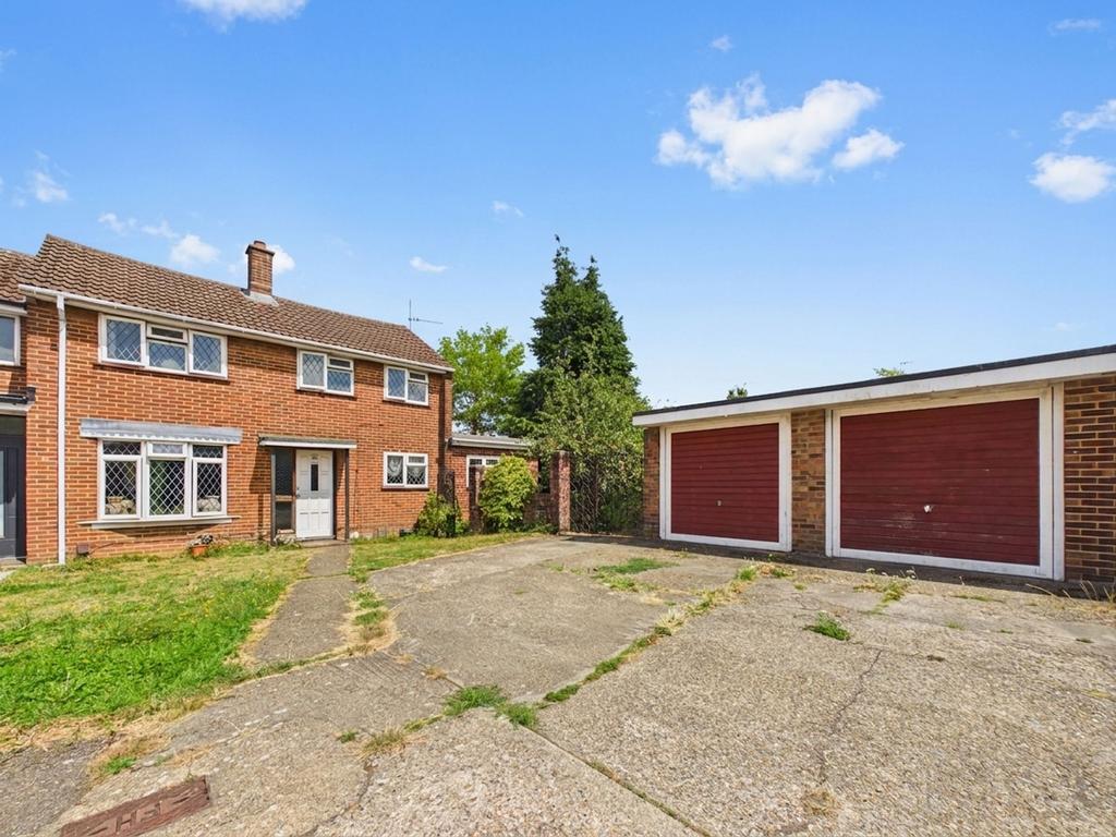 Detached house exterior, driveway, garage