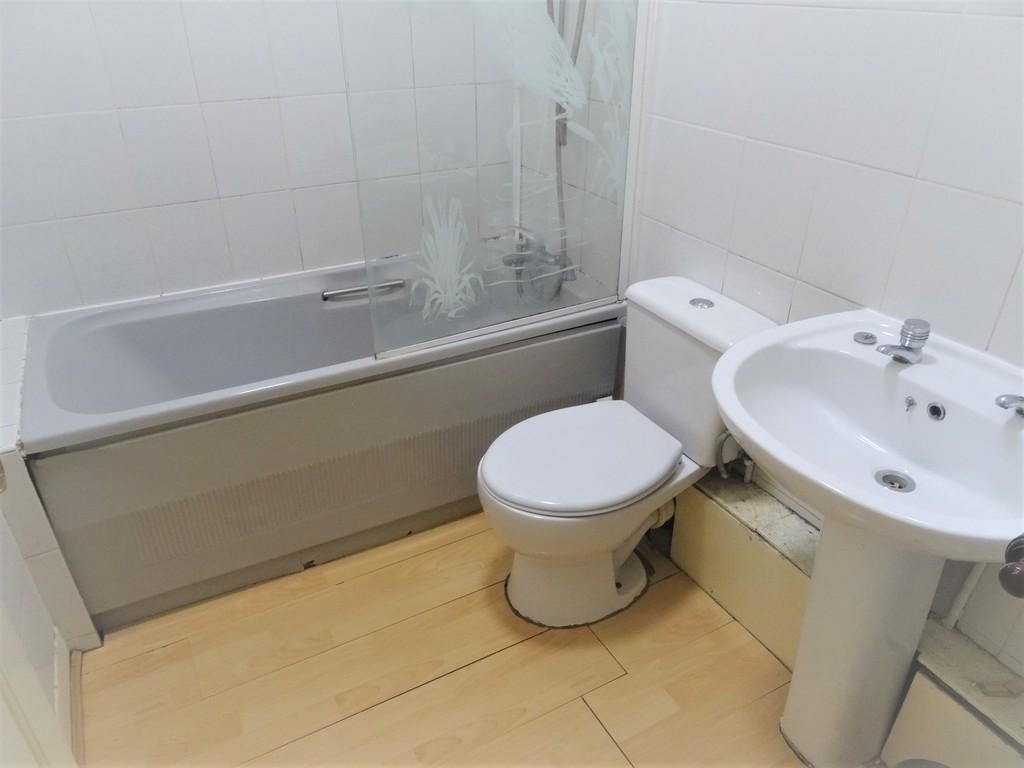Apartment in Leeds, West Yorkshire - View 5