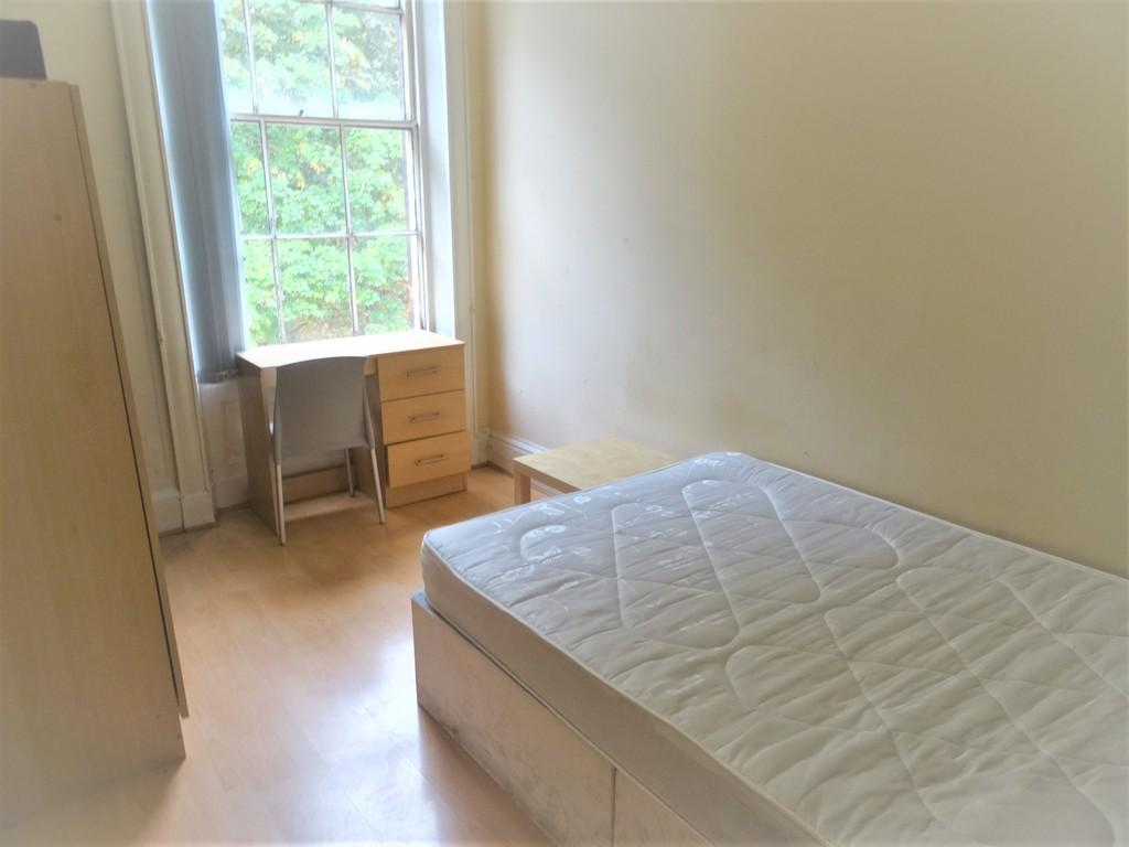Apartment in Leeds, West Yorkshire - More