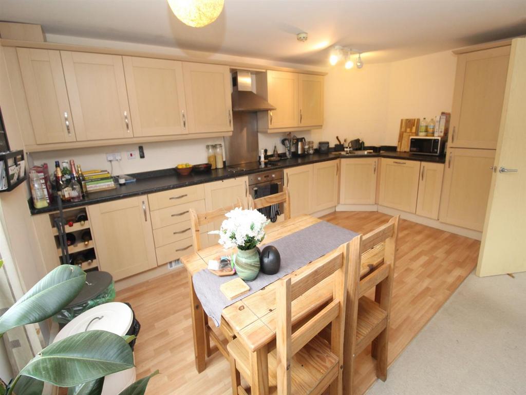 Apartment in Cardiff Bay, Cardiff - View 2