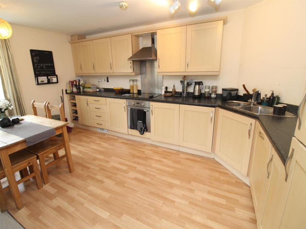 Apartment in Cardiff Bay, Cardiff - View 3