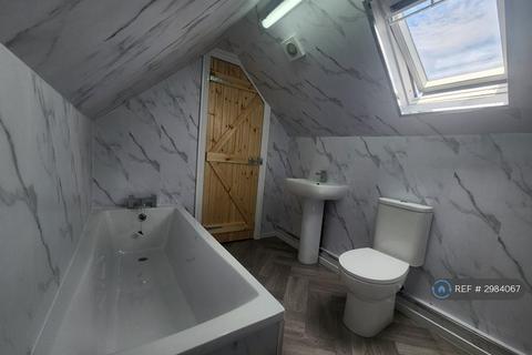 2 bedroom flat to rent, Armoury Terrace, Ebbw Vale, NP23